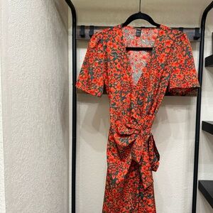 NWOT Floral wrap dress